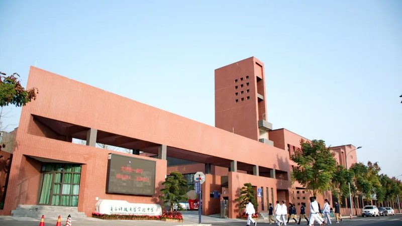 工业设备电容鼓包处理：原因解析与应对策略